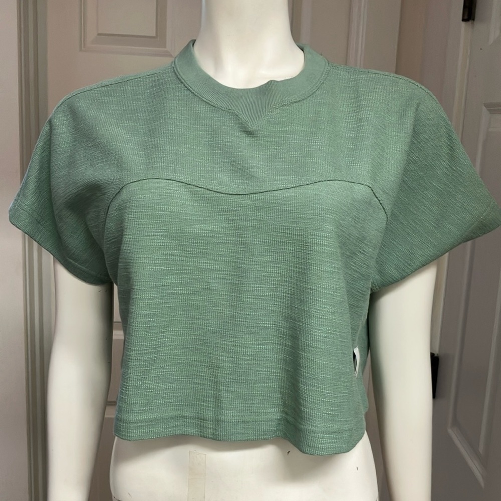 Adidas Athletic/Athleisure Cropped Shirt, Size M, NWT!